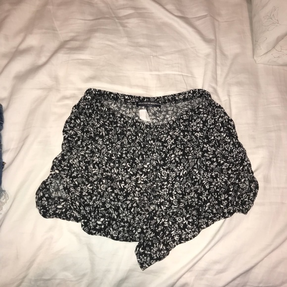 Brandy Melville Pants - brandy melville shorts